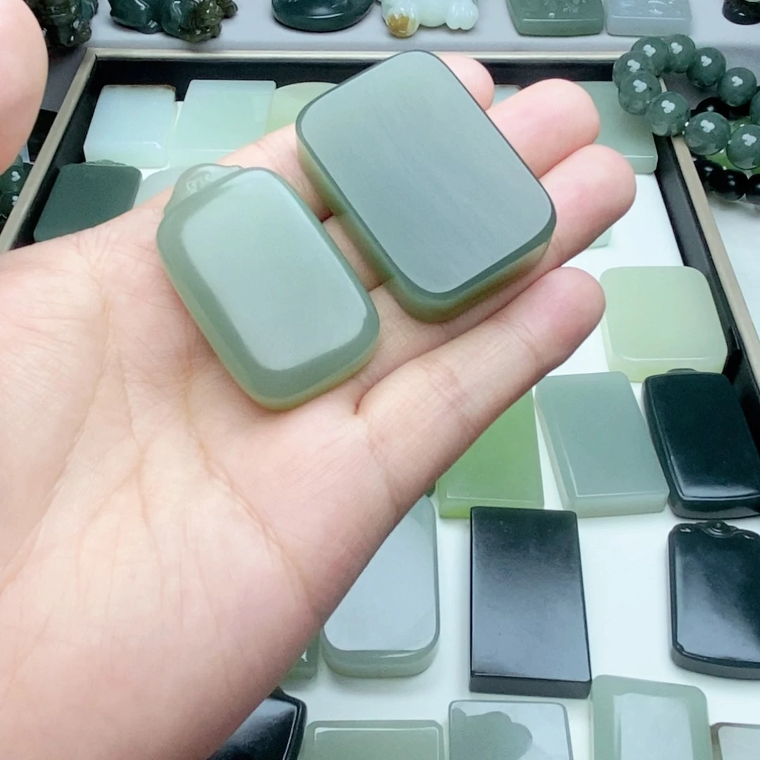 和田玉未镶嵌颈饰炊**水