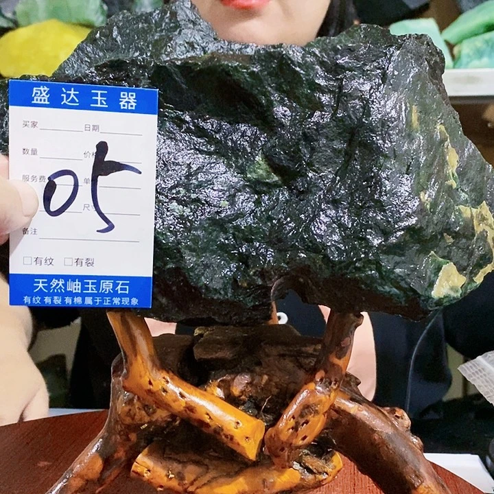 蛇纹石玉未镶嵌原石