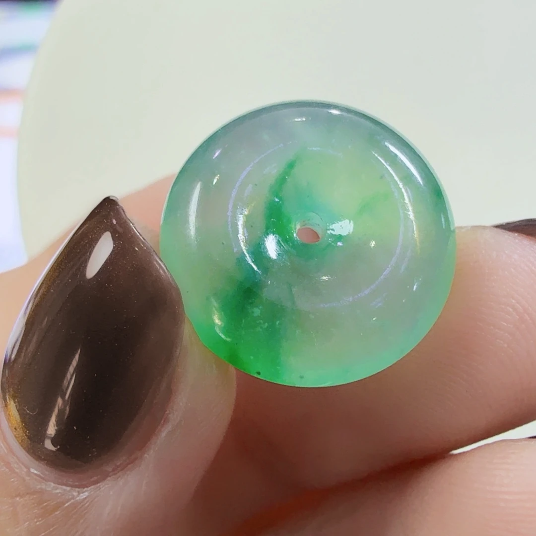 翡翠未镶嵌颈饰厚扣