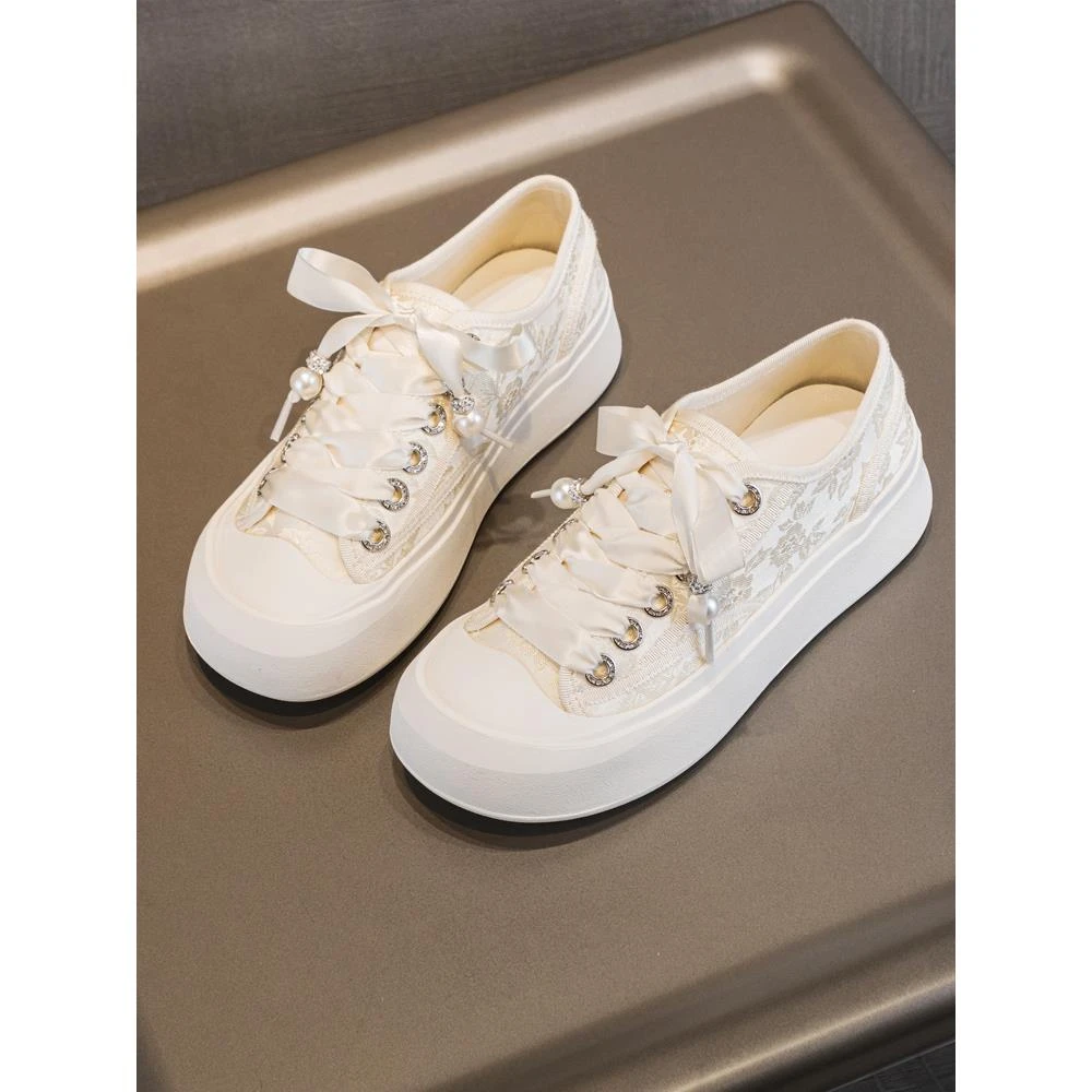 仙女风大码女鞋41—43春夏新款透气绸缎休闲小白鞋珍珠平底德训鞋