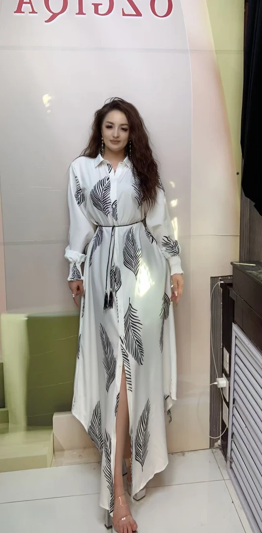 白色好看百搭女款中长款气质女士连衣裙