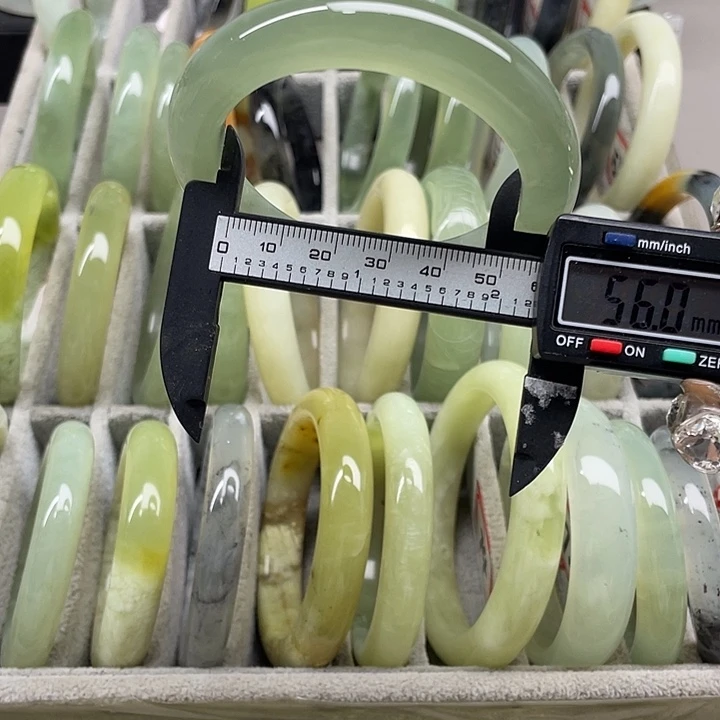 蛇纹石玉未镶嵌手镯49