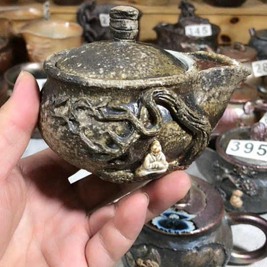 瓷片微瑕的宝瓶的