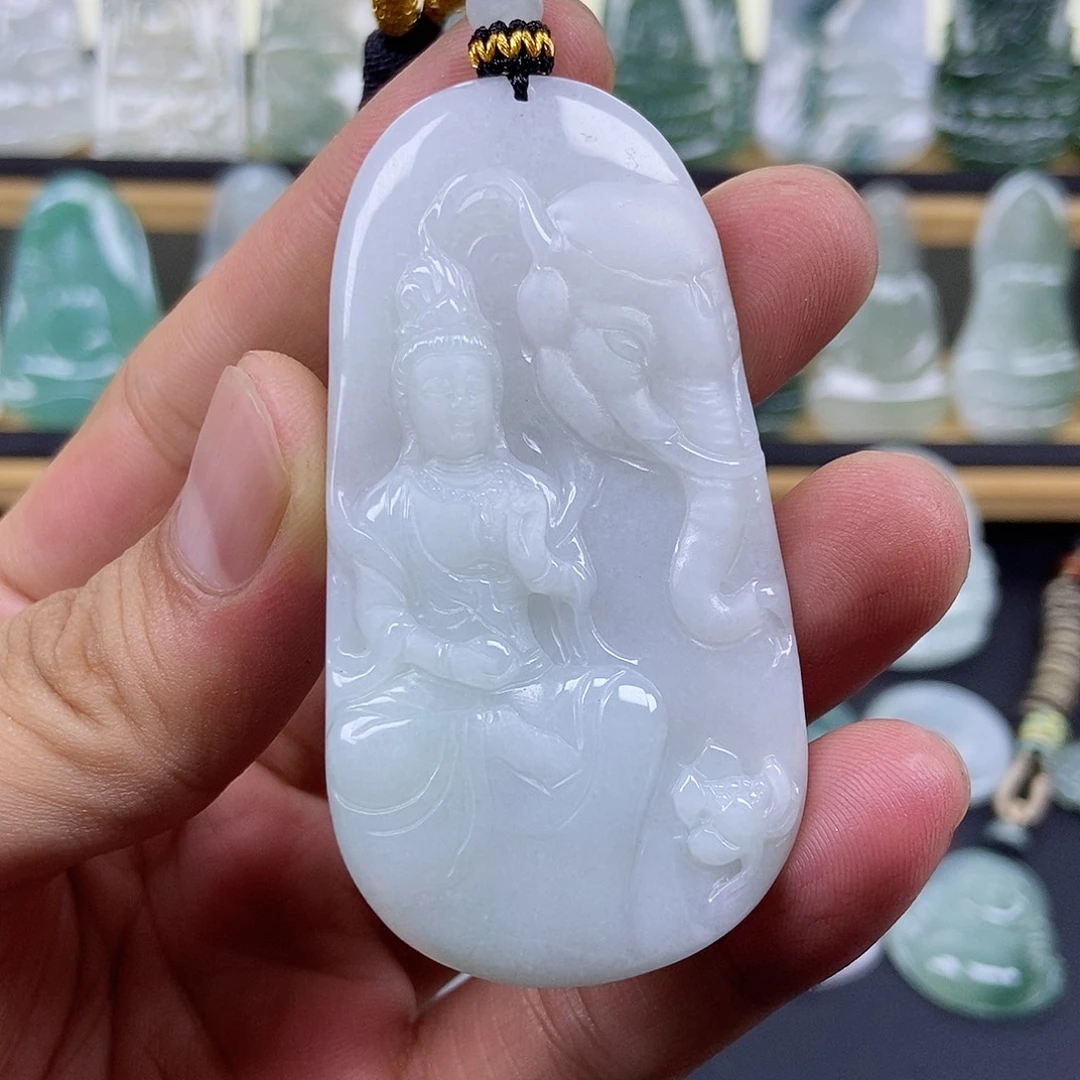 翡翠未镶嵌颈饰普贤菩萨