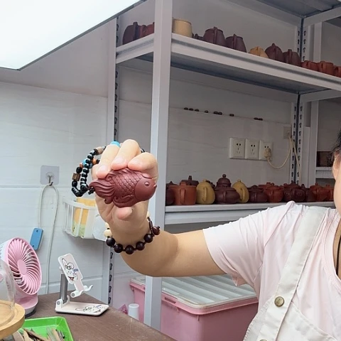 朱泥茶宠鱼手把件手把件