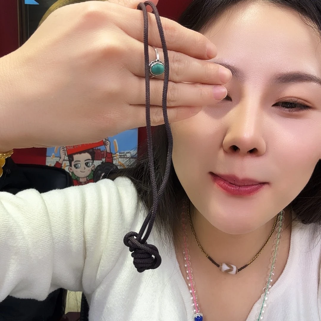 装裱画玩游戏的一尊