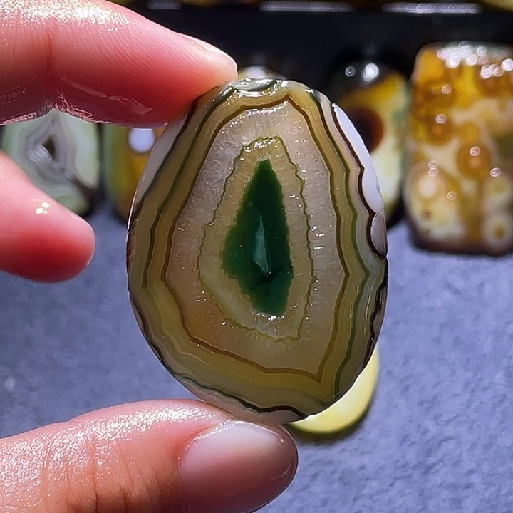 玛瑙/玉髓未镶嵌珠宝奇石