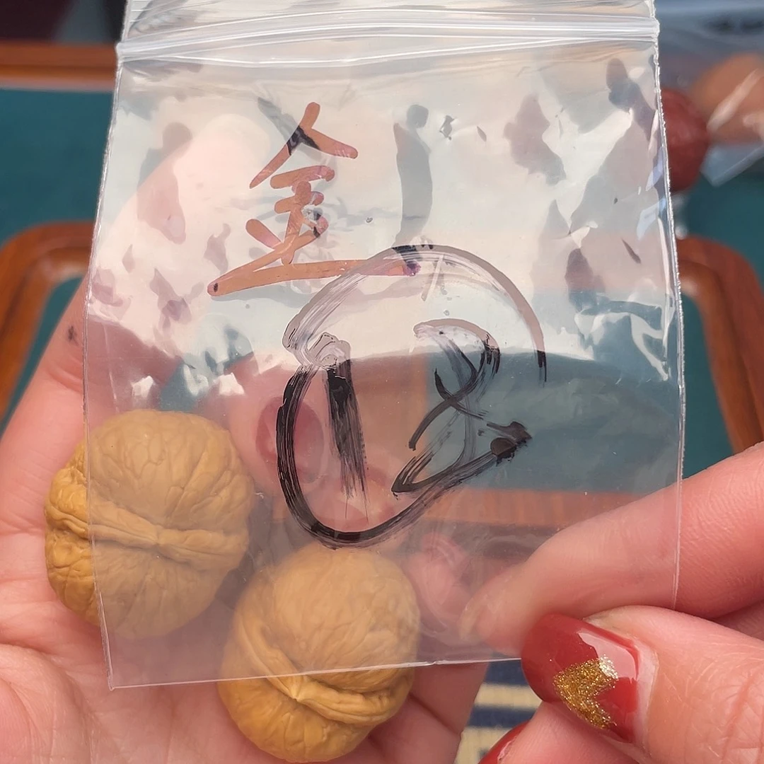 文玩核桃把件金元宝