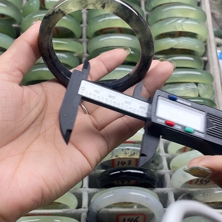 蛇纹石玉未镶嵌手镯150
