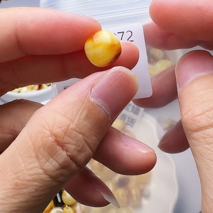 琥珀未镶嵌裸石琥珀