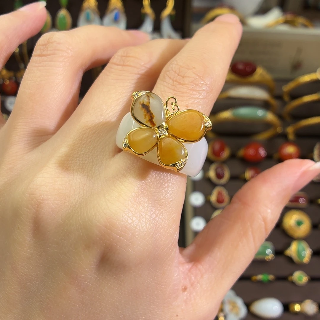 颈饰18K金镶嵌和田玉