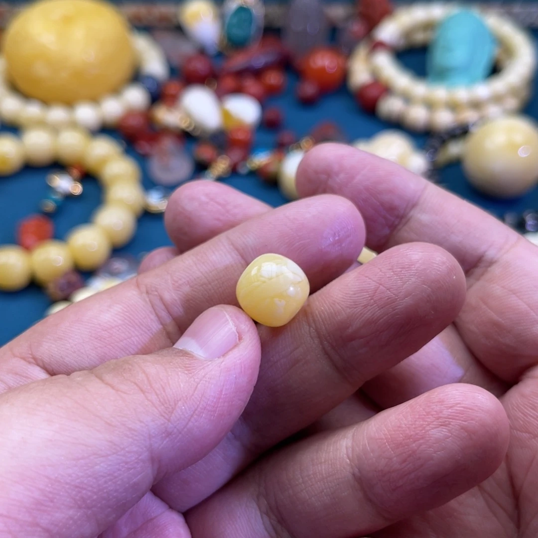 琥珀未镶嵌珠宝奇石81