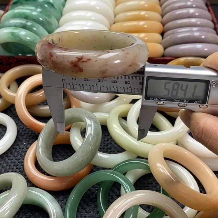 石英质玉未镶嵌手镯