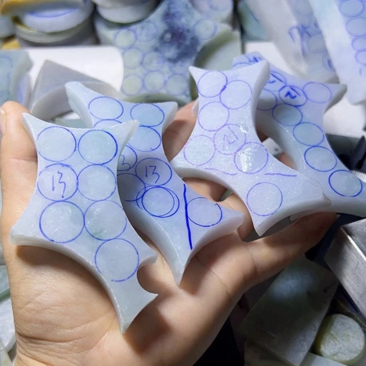 颈饰未镶嵌翡翠回*