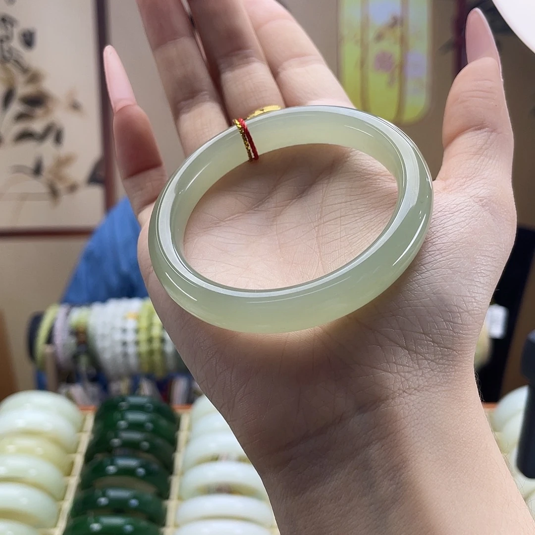 和田玉未镶嵌手镯