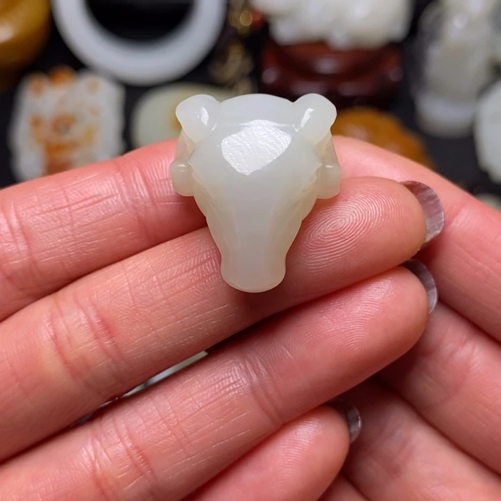 和田玉未镶嵌把件