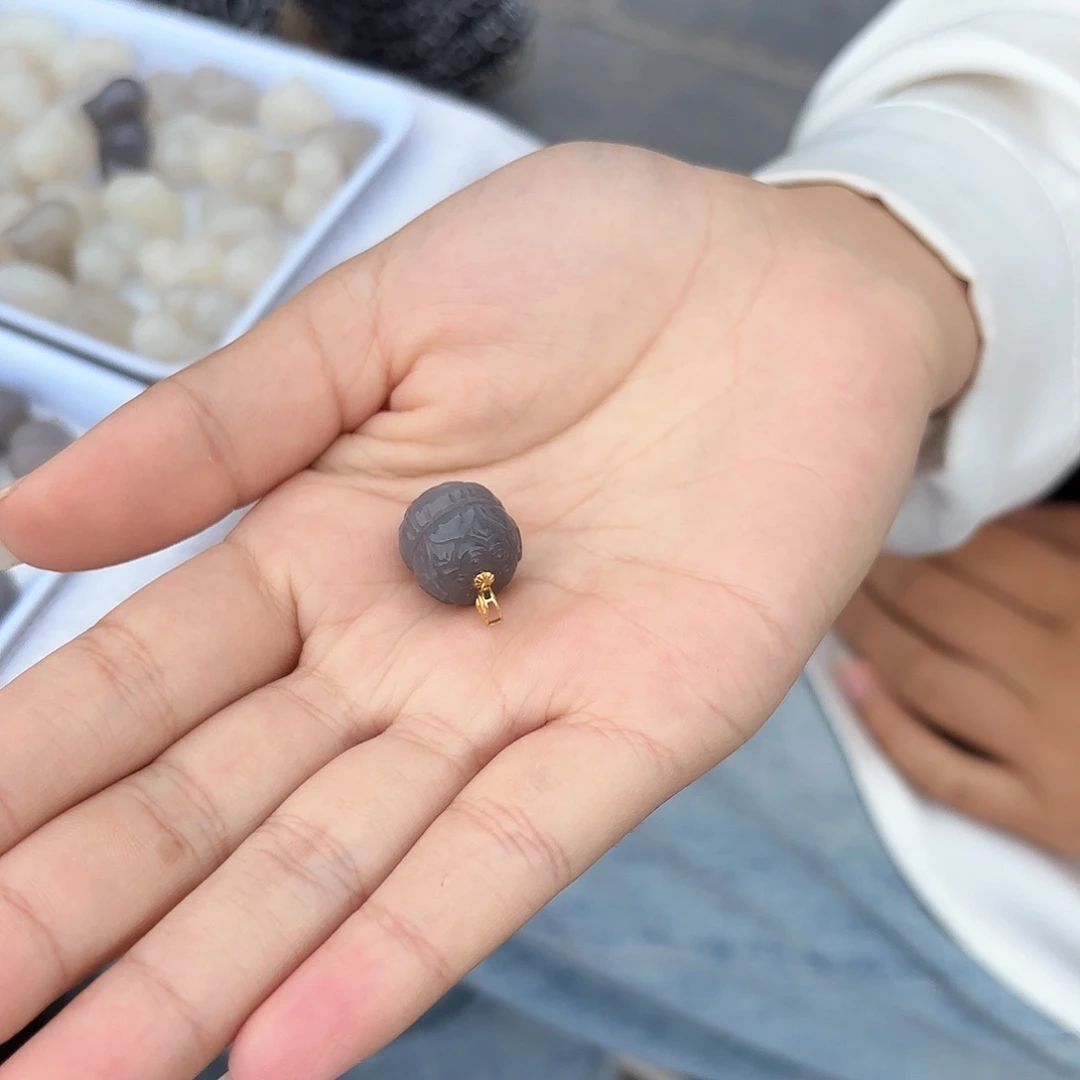 颈饰18K金镶嵌和田玉