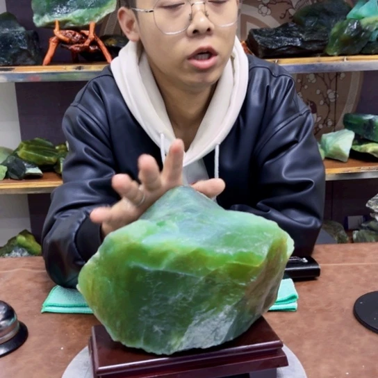 未镶嵌蛇纹石玉原石