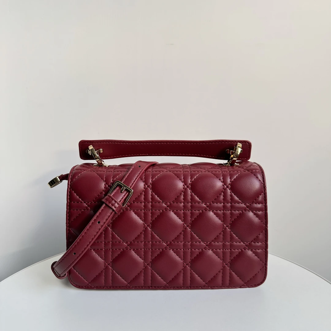 高级质感红色复古手提斜挎包