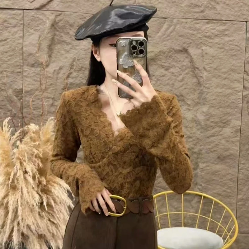 轻奢洋气钩花别致白色蕾丝衫女装秋冬新款设计感修身V领小衫上衣