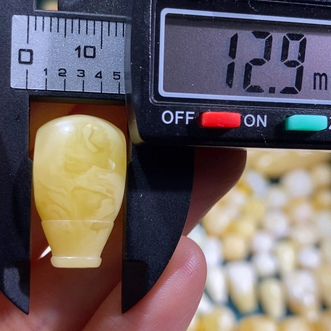 蜜蜡裸石未镶嵌配饰