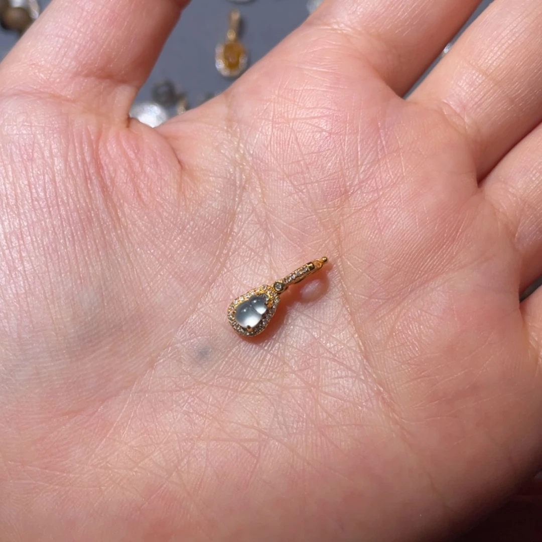 【闪购商品】颈饰18K金镶嵌翡翠