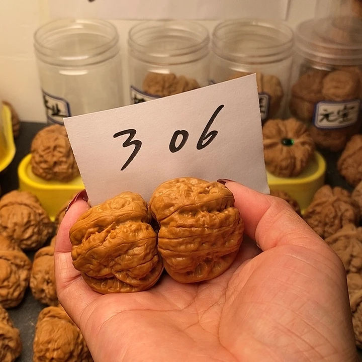 核桃蛤蟆40斤左右的小龙虾