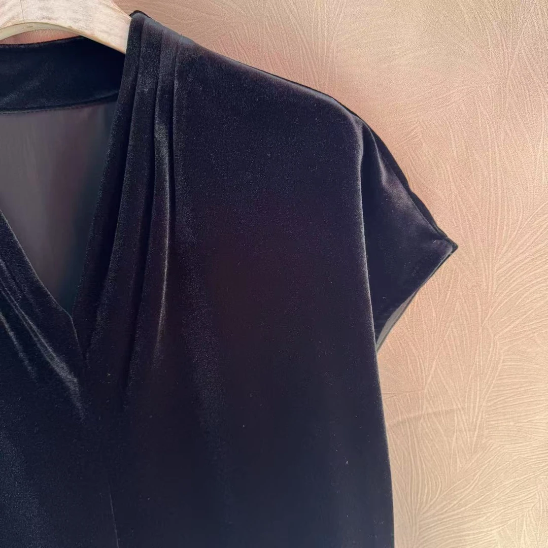 182新款经典气质减龄V领丝绒复古百搭女上衣