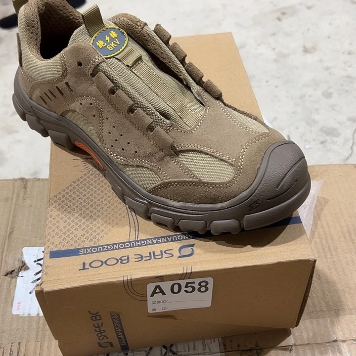 058号。42码防砸防刺劳保鞋。鞋底磨损介意勿拍