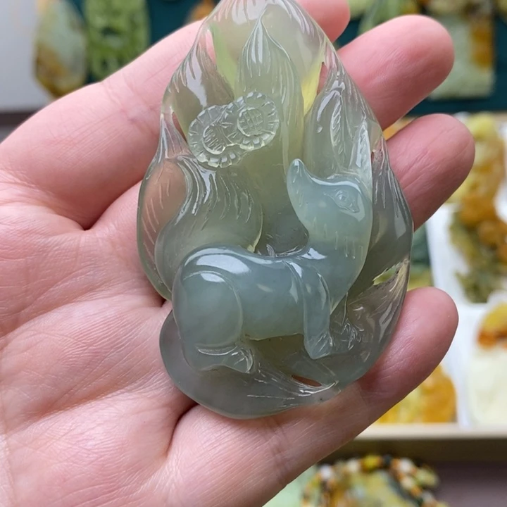 蛇纹石玉未镶嵌颈饰天然岫玉九尾狐吊坠