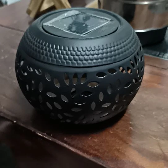 黑色圆形太阳能灯一个