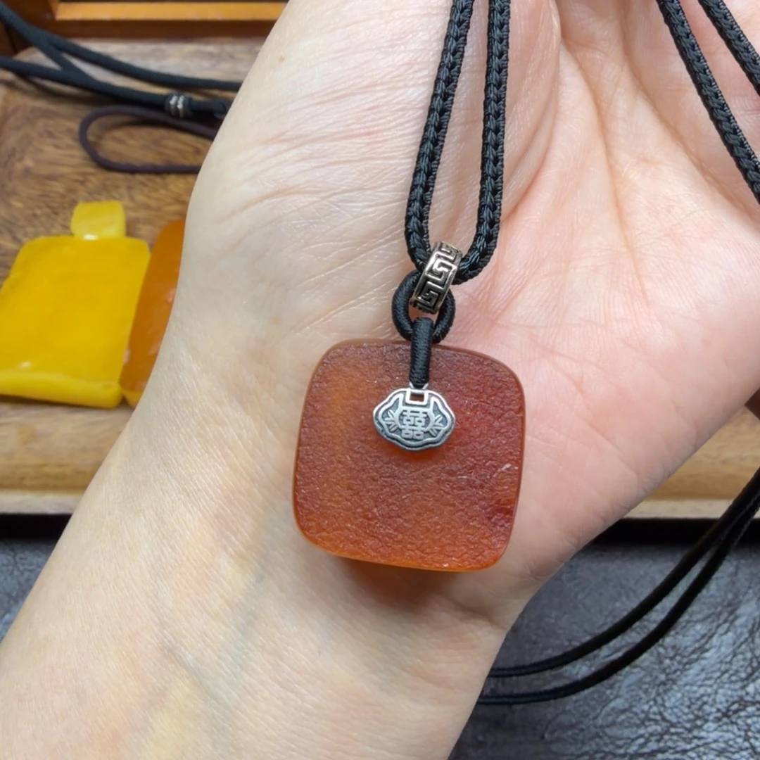 琥珀未镶嵌吊坠(赠链)