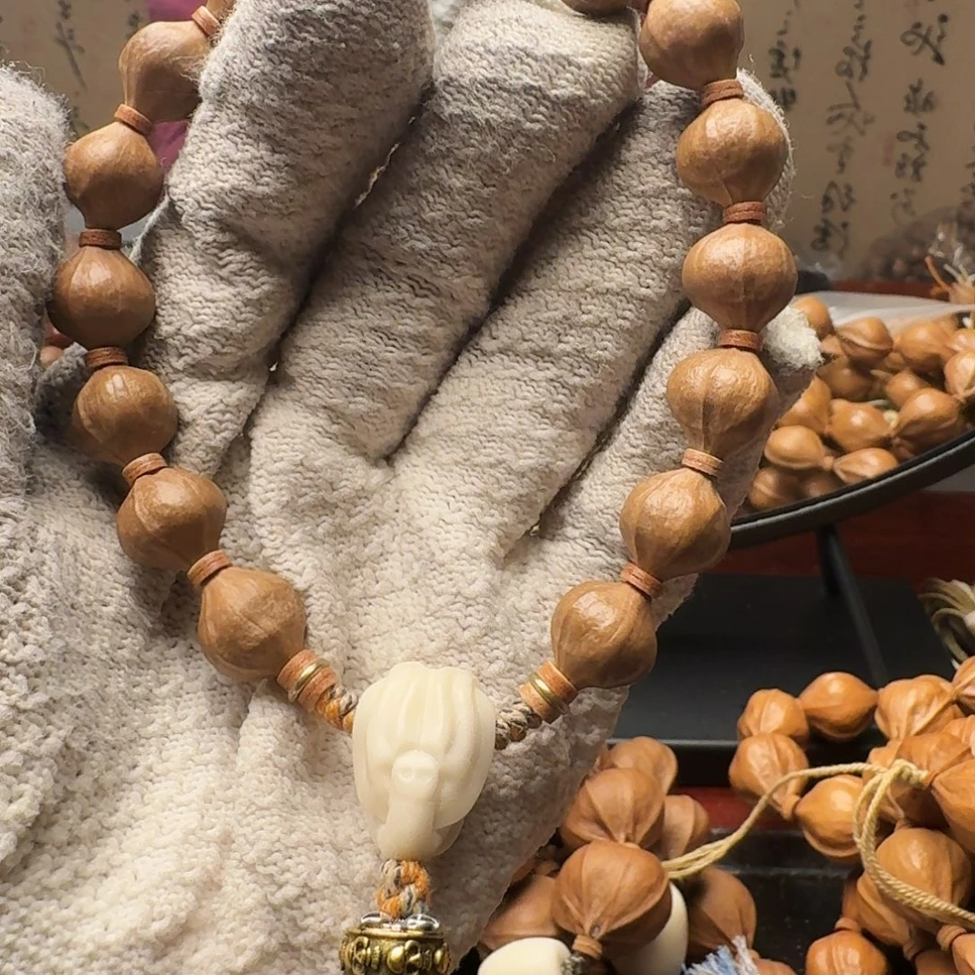 上***下把件橄榄核小铁核