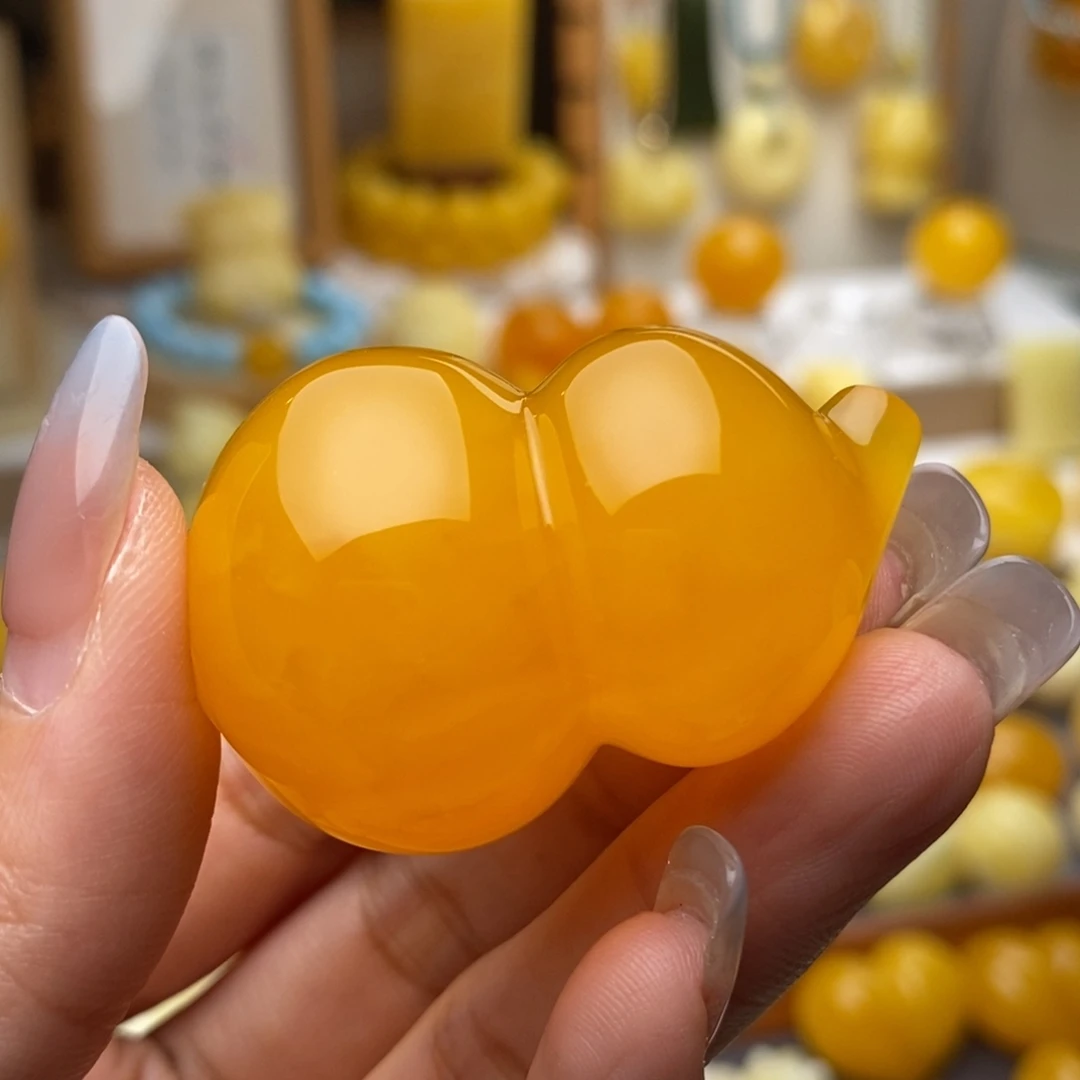 A***管蜜蜡未镶嵌颈饰葫芦