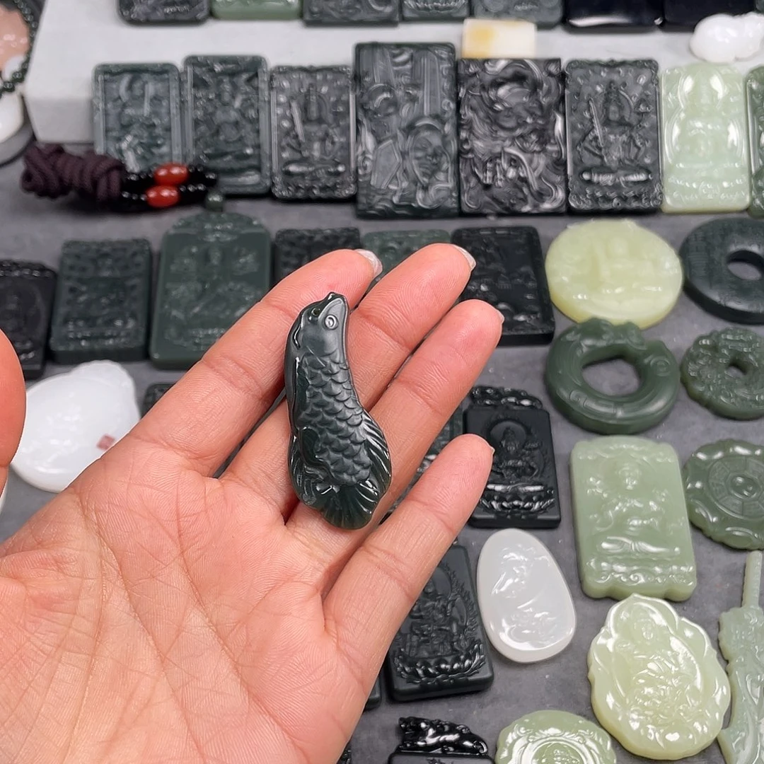 和田玉未镶嵌颈饰