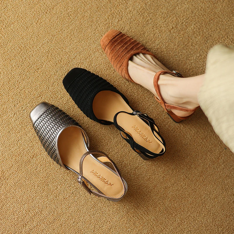 法式复古编织一字扣带包头后空凉鞋2024夏季新款羊皮方头粗跟女鞋