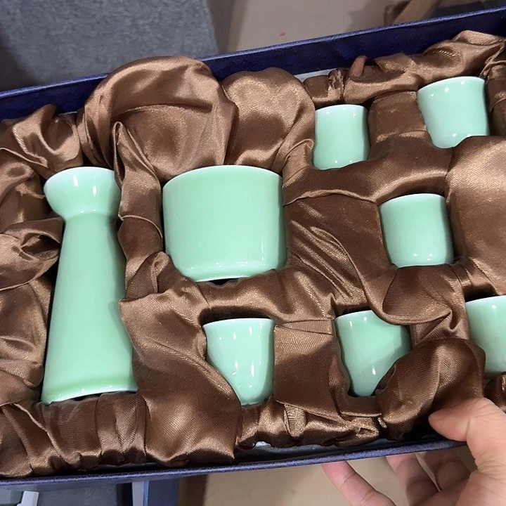 主人杯一个，瓷。品茗
