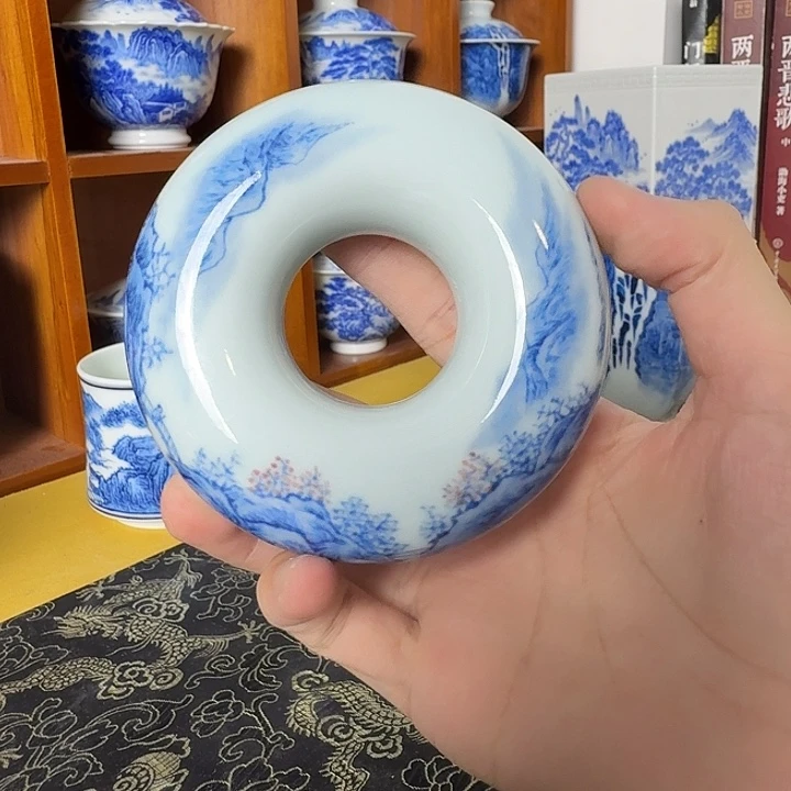 青花手绘诗文主人杯