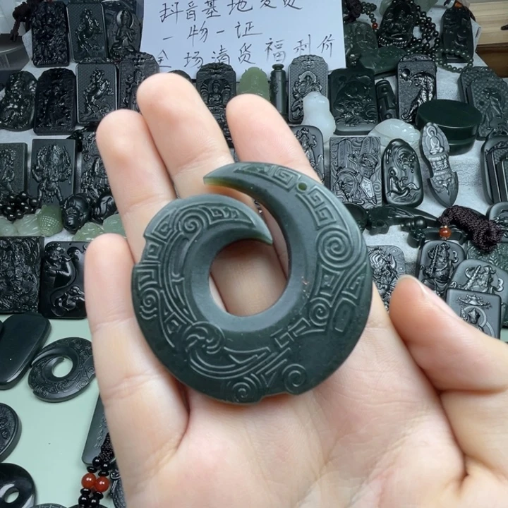 颈饰未镶嵌和田玉