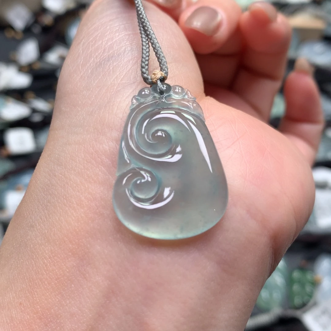 翡翠颈饰未镶嵌如意