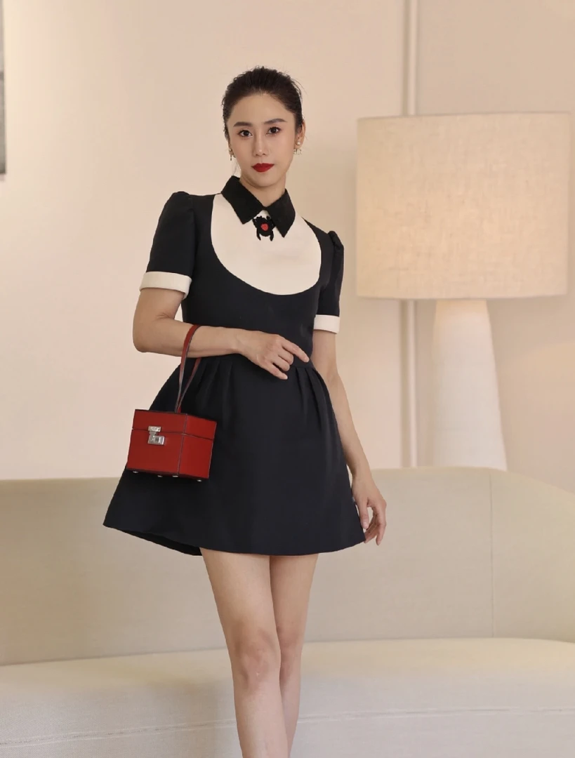95新 DIOR/迪奥 qq479  羊毛 刺绣图案拼色连衣裙 38码