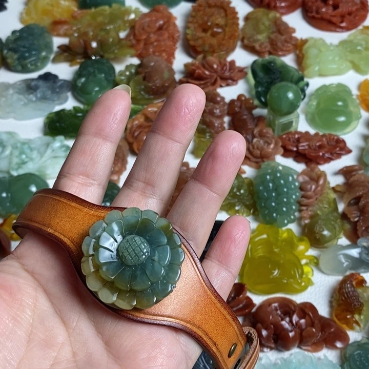 蛇纹石玉颈饰未镶嵌