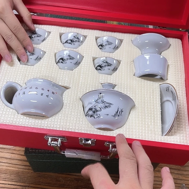 孤品茶具套装等。