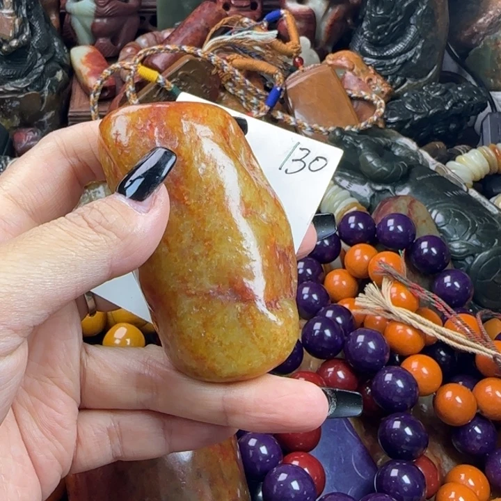 未镶嵌透闪石质玉珠宝奇石