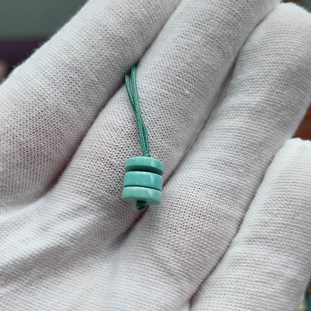 绿松石颈饰未镶嵌