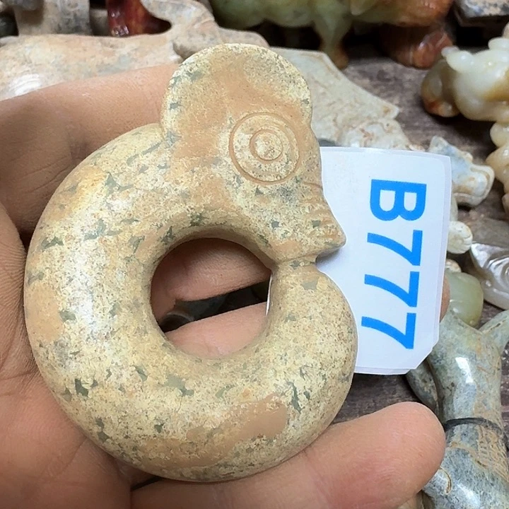 蛇纹石玉颈饰未镶嵌