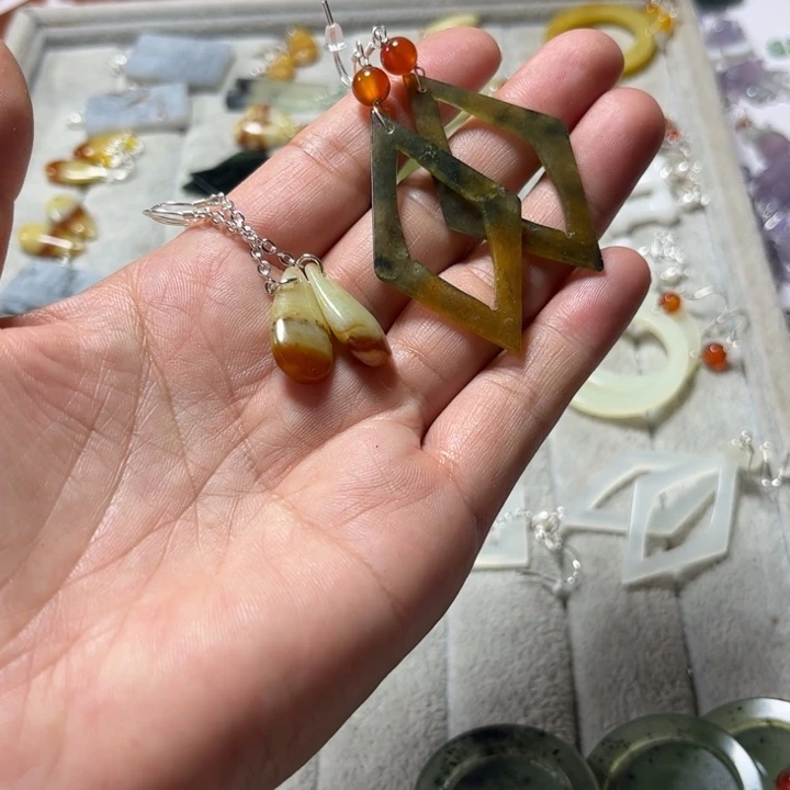 合金蛇纹石玉耳饰