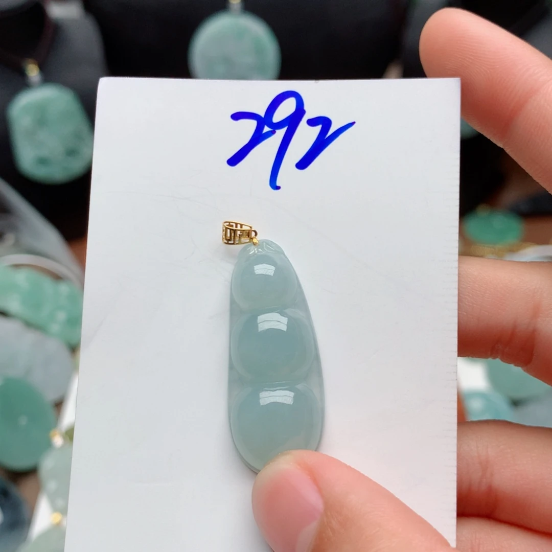 翡翠颈饰18K金镶嵌b*u吊坠