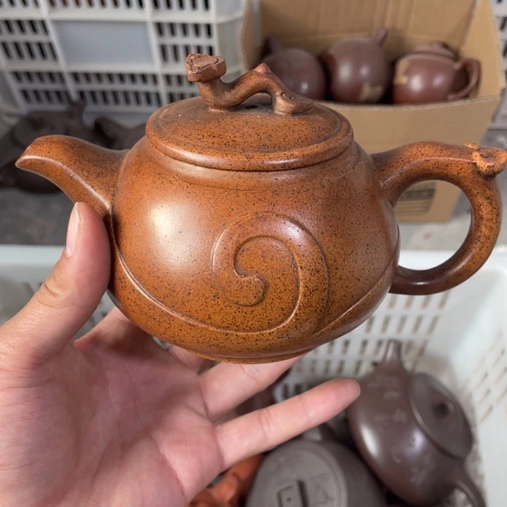 老厂紫砂壶一件。