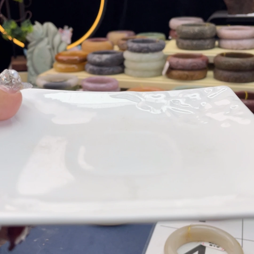 【闪购商品】石英质玉手镯未镶嵌沈*